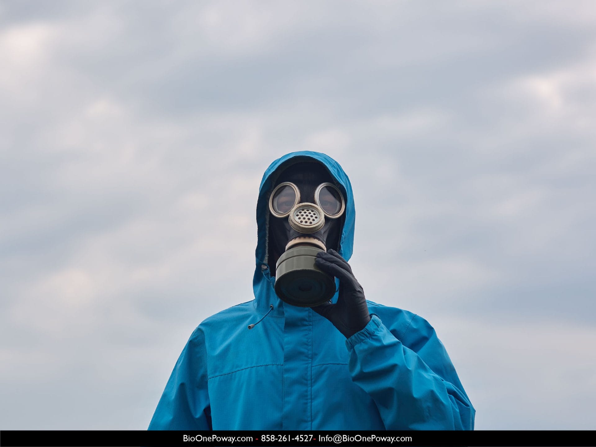Chemical technician dressed in hazmat. Photo credit: @user18526052 - Freepik.